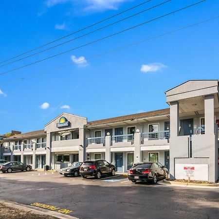 Days Inn By Wyndham Raleigh Glenwood-Crabtree Eksteriør bilde