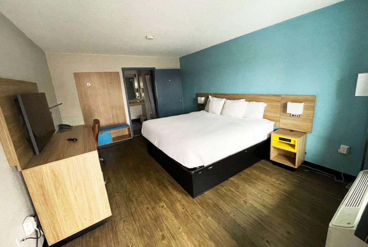 Days Inn By Wyndham Raleigh Glenwood-Crabtree Eksteriør bilde