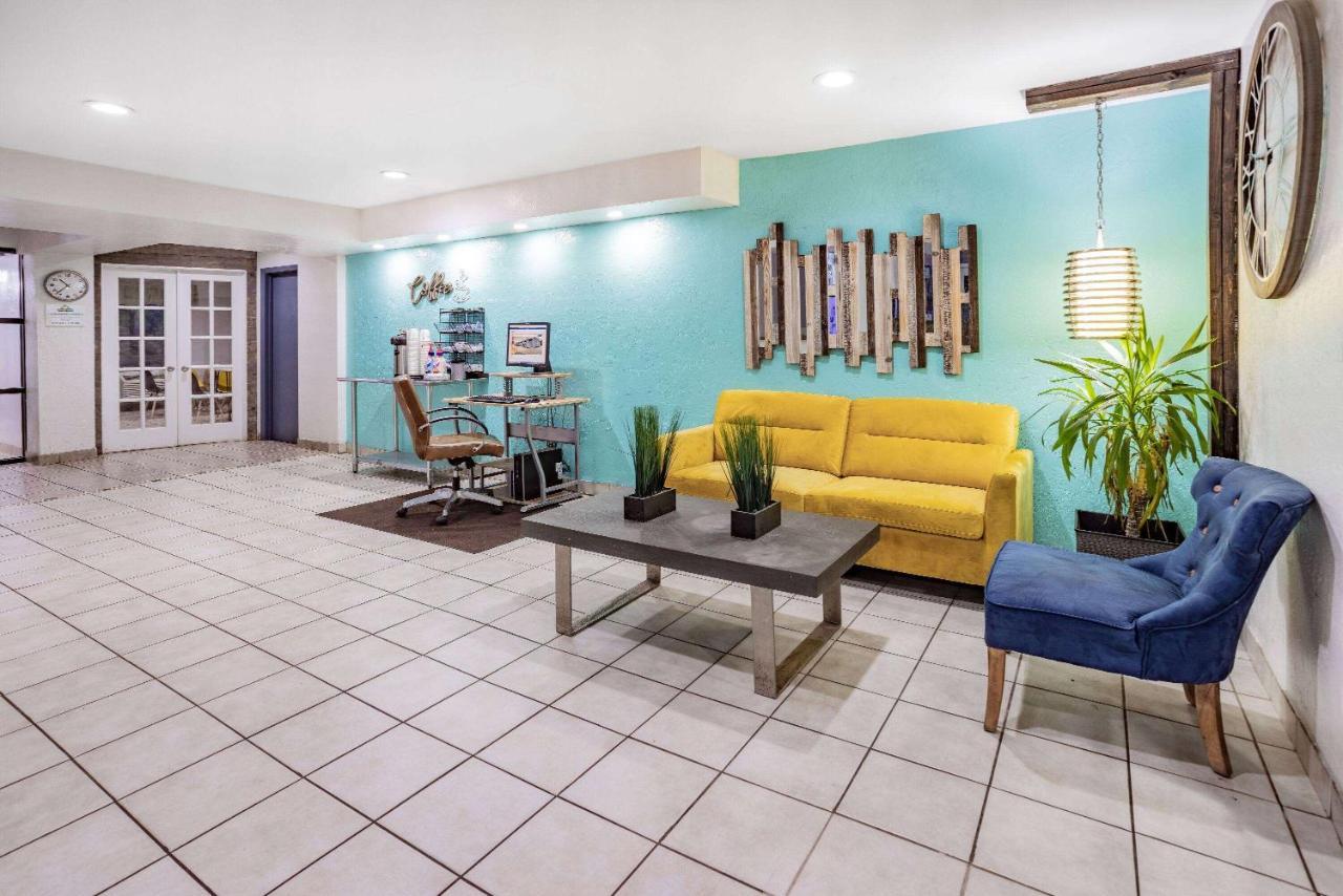 Days Inn By Wyndham Raleigh Glenwood-Crabtree Eksteriør bilde