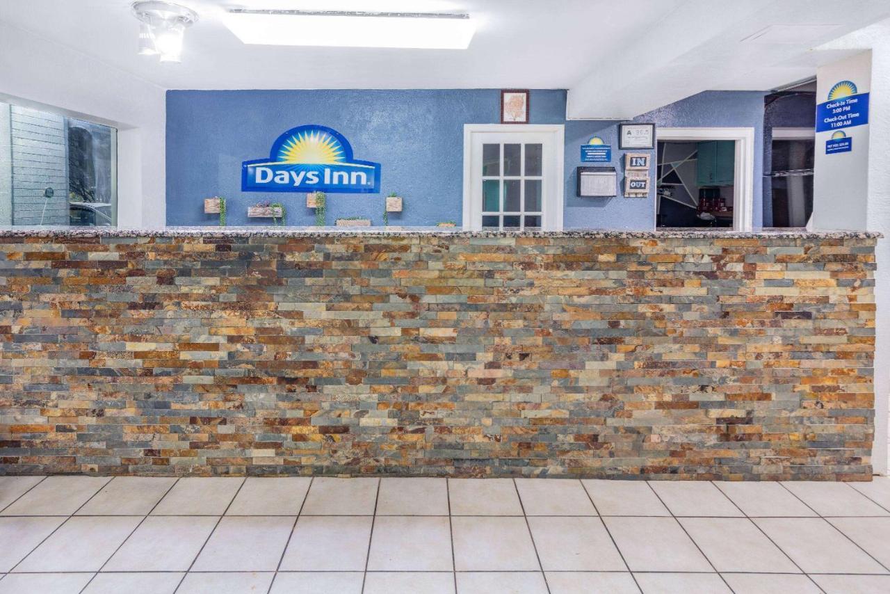Days Inn By Wyndham Raleigh Glenwood-Crabtree Eksteriør bilde