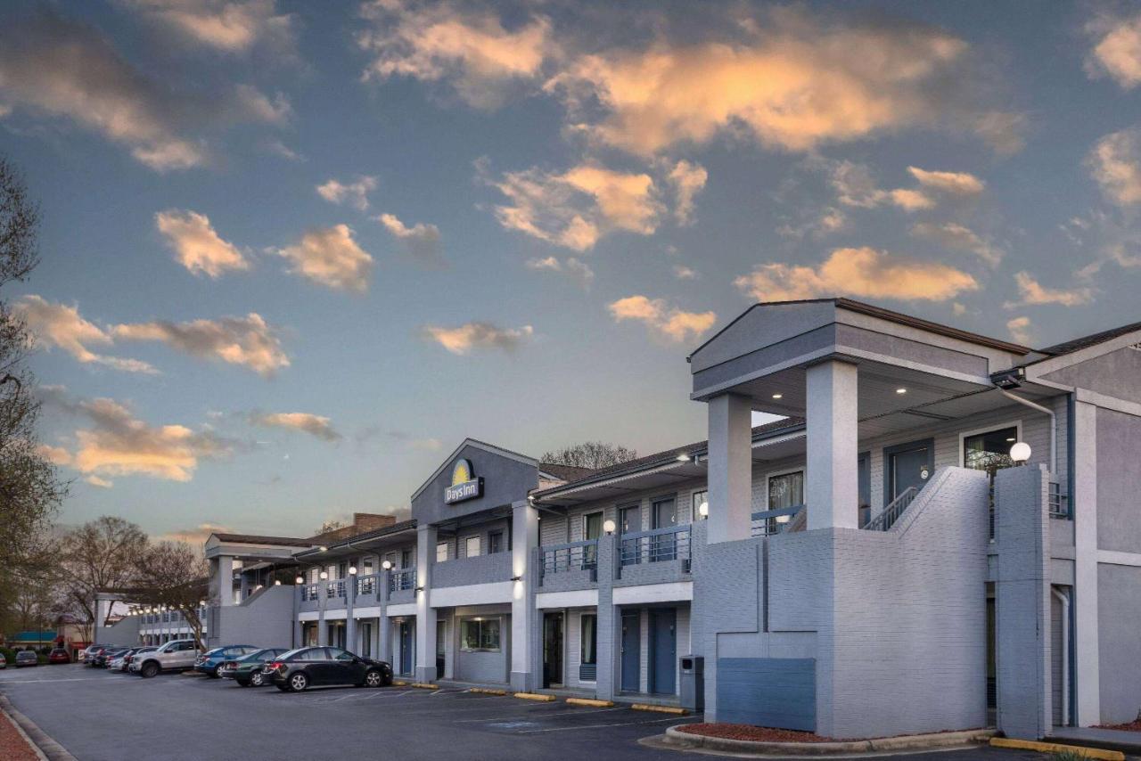 Days Inn By Wyndham Raleigh Glenwood-Crabtree Eksteriør bilde