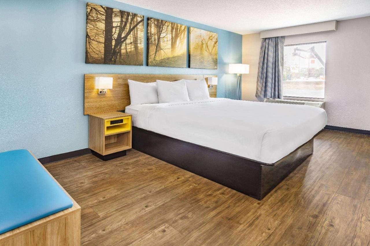 Days Inn By Wyndham Raleigh Glenwood-Crabtree Eksteriør bilde