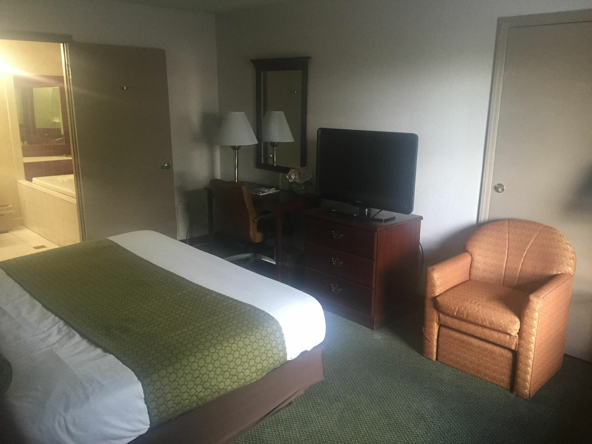 Days Inn By Wyndham Raleigh Glenwood-Crabtree Eksteriør bilde