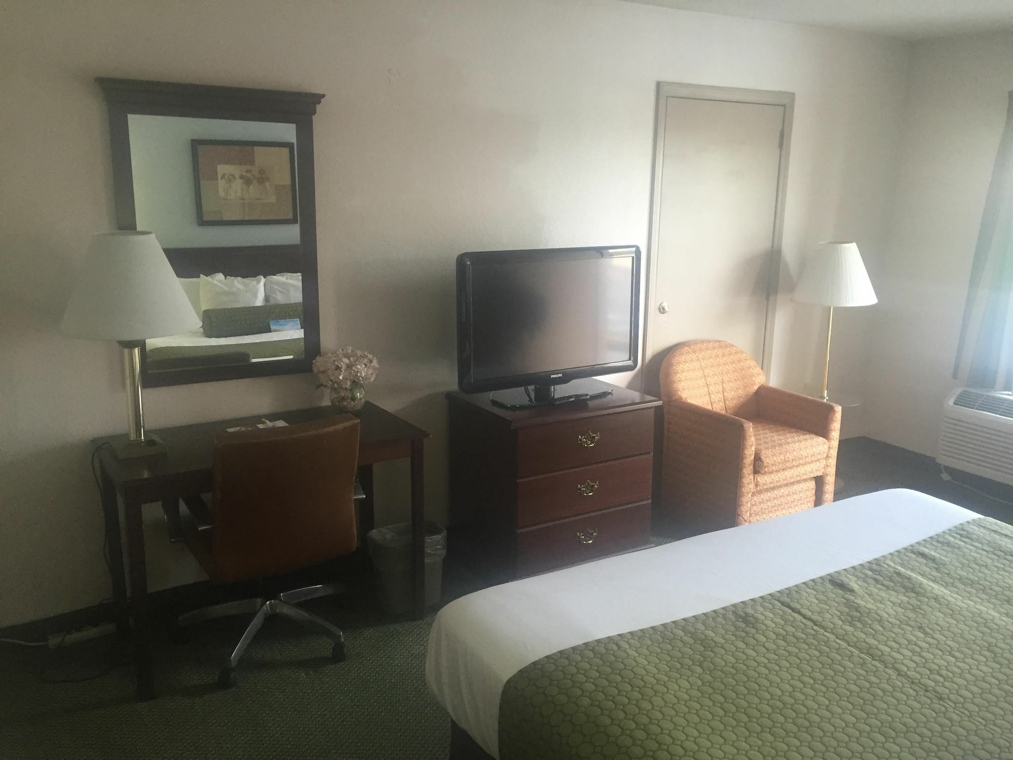 Days Inn By Wyndham Raleigh Glenwood-Crabtree Eksteriør bilde