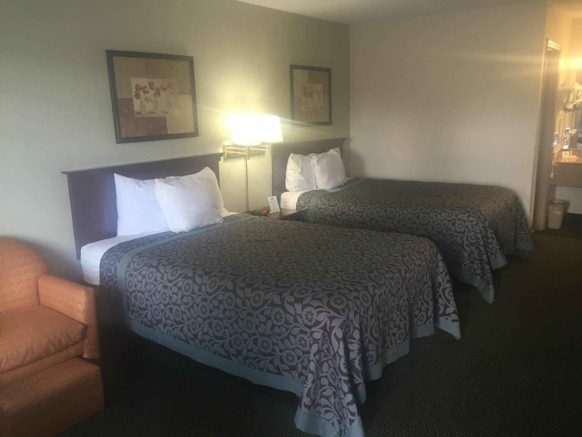 Days Inn By Wyndham Raleigh Glenwood-Crabtree Eksteriør bilde